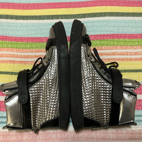 Giuzzepe Zanotti Silver and Black Leather Hightop Sneakers w/ 3D diamond pattern - Picture 4 of 7